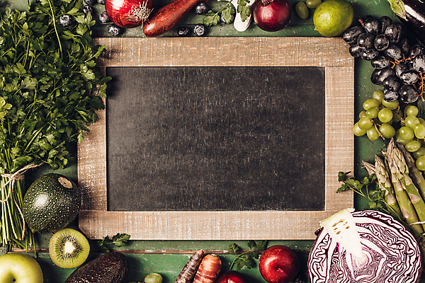 포토 JPG 해외이미지 채소 포도 실내 키위 사람없음 칠판 청포도 아스파라거스 라임 적양배추 적양파 카피스페이스 해외202004 해외포토 과일 양파 내부 공백 양배추 파일형식