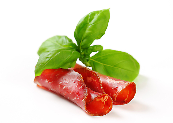 포토 JPG 해외이미지 스튜디오촬영 조각 건조 육류 사람없음 소고기 스위스 흰배경 훈제 얇은 전문 치유 편육 해외202004 해외202105 해외포토 유럽 음식 백그라운드 식재료 실내 흰색 파일형식