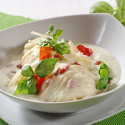 포토 JPG 해외이미지 1 접시 디자인 음식 치즈 파스타 스파게티 육류 요리 사람없음 식당 면 인스턴트 크림 햄 베이컨 바질 메인요리 스타일 해외202004 해외202105 해외포토 식기 식재료 유제품 서양음식 돼지고기 상점 파일형식