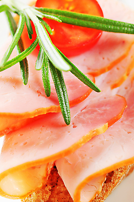 포토 JPG 해외이미지 접시 음식 빵 조각 토마토 샌드위치 건강 육류 사람없음 아침식사 묘사 햄 훈제 저지방 치유 해외202004 해외202105 해외포토 식기 채소 식재료 식사 기름_음식 파일형식