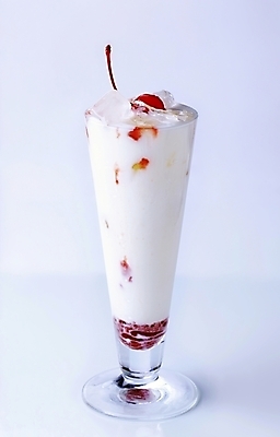 포토 JPG 해외이미지 잔 한잔 실내 사람없음 얼음 체리 흰배경 코코넛밀크 해외202004 해외202105 해외포토 자연요소 1 식기 백그라운드 과일 내부 흰색 코코넛 파일형식