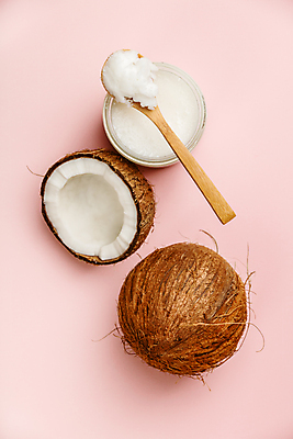포토 JPG 해외이미지 유리병 사람없음 하이앵글 피부관리 코코넛 나무숟가락 코코넛오일 분홍색배경 해외202004 해외포토 뷰포인트 분홍색 백그라운드 과일 병_용기 뷰티 숟가락 오일_음식 파일형식