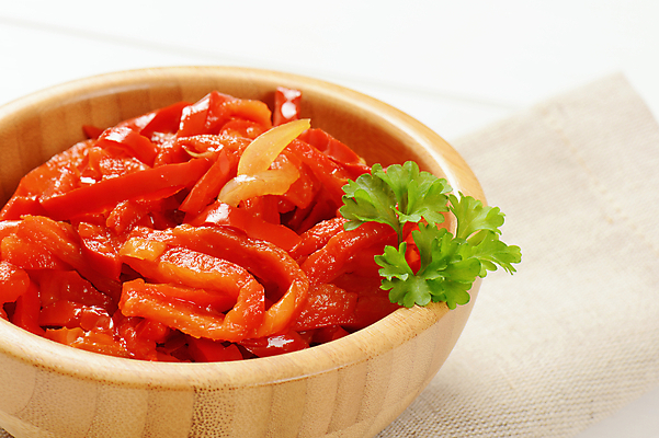 포토 JPG 해외이미지 스튜디오촬영 음식 채소 재료 부분 파프리카 건강 사람없음 목재 빨간색 쌓기 줄무늬 샐러드 고명 사발 닫기 자르기 가득함 받침대 유기농 피클 슬라이스 후추 흙더미 절임 접기 해외202004 해외202105 해외포토 나무 웰빙 컬러 무늬 모션 실내 흙 사기그릇 향신료 파일형식 더미