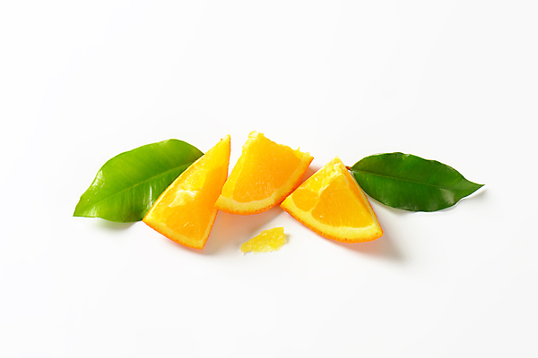 포토 JPG 해외이미지 스튜디오촬영 조각 잎 오렌지 사람없음 신선 흰배경 해외202004 해외202105 해외포토 식물 백그라운드 과일 실내 흰색 파일형식