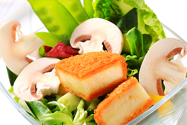 포토 JPG 해외이미지 음식 조각 채소 치즈 사람없음 하이앵글 샐러드 튀김 사발 상추 묘사 머리위 점심식사 빵가루 채식주의자 해외202004 해외202105 해외포토 뷰포인트 유제품 식사 사기그릇 채식 파일형식