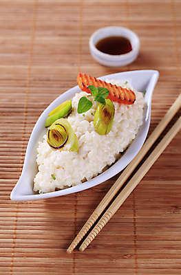 포토 JPG 해외이미지 음식 채소 젓가락 밥 반찬 요리 사람없음 목재 저녁식사 당근 우유 사발 그릴 낟알 대나무 부추 점심식사 리조또 반주 삶기 채식주의자 해외202004 해외202105 해외포토 나무 재료 주방용품 유제품 뿌리채소 수저 식사 사기그릇 채식 파일형식