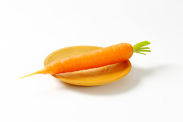 포토 JPG 해외이미지 스튜디오촬영 1 음식 재료 사람없음 당근 신선 싱글 흰배경 유기농 날것 뿌리 생식 해외202004 해외202105 해외포토 웰빙 백그라운드 뿌리채소 실내 흰색 파일형식