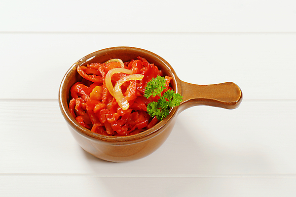 포토 JPG 해외이미지 스튜디오촬영 음식 채소 재료 부분 파프리카 건강 사람없음 빨간색 갈색 쌓기 줄무늬 샐러드 도자기 고명 냄비 자르기 가득함 유기농 피클 슬라이스 후추 흙더미 절임 해외202004 해외202105 해외포토 웰빙 컬러 무늬 모션 실내 흙 솥 향신료 파일형식 더미