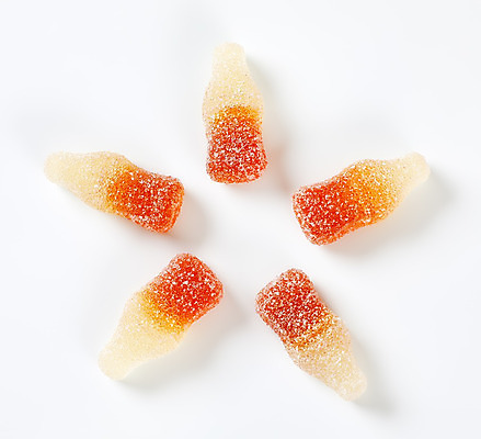 포토 JPG 해외이미지 스튜디오촬영 사람없음 흰배경 콜라 젤리 해외202004 해외202105 해외포토 백그라운드 디저트 실내 흰색 탄산음료 파일형식