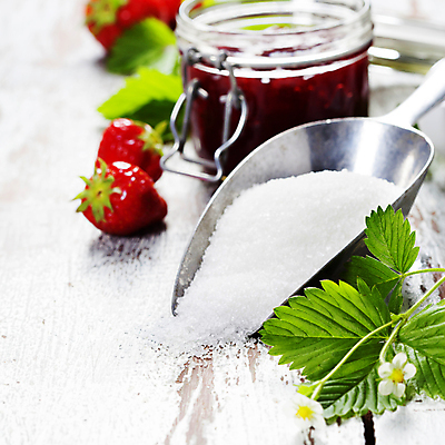 포토 JPG 해외이미지 꽃 딸기 유리병 디저트 근접촬영 사람없음 설탕 흰배경 유기농 딸기잼 스쿱 해외202004 해외포토 식물 웰빙 음식 뷰포인트 백그라운드 과일 병_용기 흰색 잼 파일형식