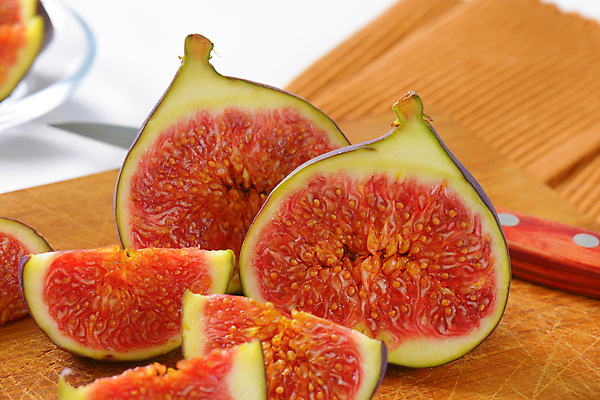 포토 JPG 해외이미지 스튜디오촬영 음식 조각 과일 디저트 도마 씨앗 사람없음 목재 빨간색 보라색 신선 그룹 칼 닫기 달콤 맛 자르기 유기농 날것 무화과 숙성 이국적 맛있는 해외202004 해외202105 해외포토 나무 식물 웰빙 컬러 컨셉 재료 모션 주방용품 실내 파일형식