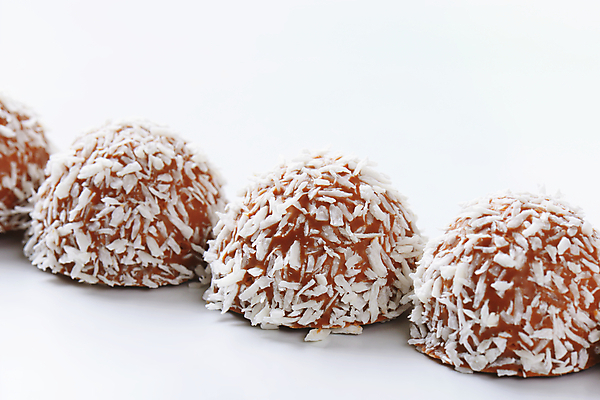 포토 JPG 해외이미지 스튜디오촬영 디저트 사람없음 초콜릿 달콤 일렬 코코넛 해외202004 해외202105 해외포토 음식 과일 실내 맛 파일형식