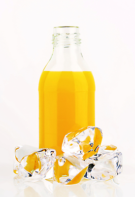 포토 JPG 해외이미지 스튜디오촬영 유리병 실내 사람없음 얼음 오렌지주스 흰배경 해외202004 해외202105 해외포토 자연요소 백그라운드 병_용기 내부 흰색 과일주스 파일형식