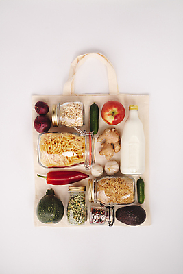 포토 JPG 해외이미지 고추 유리병 오이 실내 마늘 사람없음 하이앵글 자연보호 우유 우유병 사과 흰배경 친환경 생강 아보카도 비트 스파게티면 에코백 오트밀 제로웨이스트 해외202004 해외포토 뷰포인트 백그라운드 채소 가방 과일 자연 병_용기 유제품 내부 환경 그린캠페인 흰색 면류 보호 사회이슈 에코 파일형식 귀리