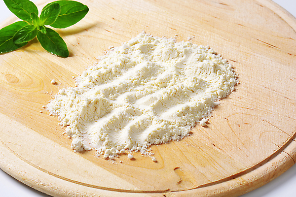 포토 JPG 해외이미지 스튜디오촬영 실내 사람없음 허브 밀가루 나무도마 해외202004 해외202105 해외포토 식물 도마 내부 목재 가루 파일형식