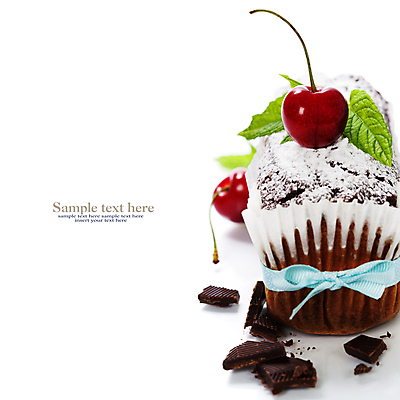 포토 JPG 해외이미지 리본 실내 타이포그라피 사람없음 초콜릿 체리 달콤 컵케이크 민트 흰배경 슈가파우더 초코맛 카피스페이스 해외202004 해외포토 문자 백그라운드 과일 디저트 내부 케이크 공백 흰색 맛 허브 파일형식