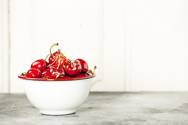 포토 JPG 해외이미지 그릇 사람없음 체리 흰배경 담기 카피스페이스 해외202004 해외포토 식기 백그라운드 과일 모션 공백 흰색 파일형식