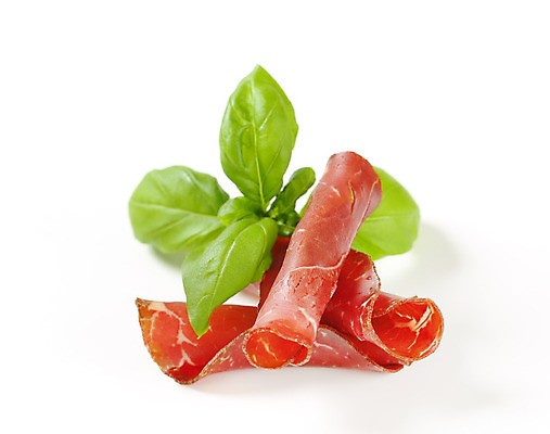 포토 JPG 해외이미지 스튜디오촬영 조각 건조 사람없음 소고기 흰배경 훈제 얇은 전문 치유 편육 해외202004 해외202105 해외포토 음식 백그라운드 실내 육류 흰색 파일형식