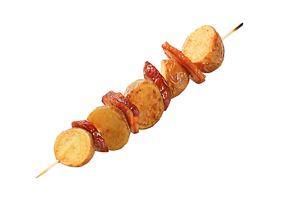 포토 JPG 해외이미지 감자 실내 사람없음 한개 흰배경 베이컨 꼬치요리 베이컨꼬치 해외202004 해외202105 해외포토 1 백그라운드 채소 돼지고기 요리 내부 흰색 꼬치 파일형식