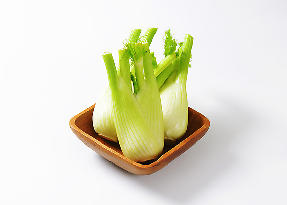 포토 JPG 해외이미지 스튜디오촬영 줄기 잎 채소 재료 전구 건강 사람없음 목재 초록색 갈색 신선 사발 흰배경 유기농 날것 숙성 회향 해외202004 해외202105 해외포토 나무 식물 웰빙 컬러 백그라운드 실내 흰색 사기그릇 파일형식