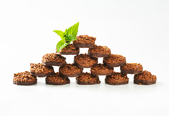 포토 JPG 해외이미지 스튜디오촬영 음식 디저트 건강 씨앗 사람없음 쌓기 쿠키 케이크 초콜릿 견과류 대접 달콤 흰배경 유기농 카카오 퀴노아 핸드메이드 해외202004 해외202105 해외포토 식물 웰빙 백그라운드 모션 곡류 실내 흰색 맛 파일형식