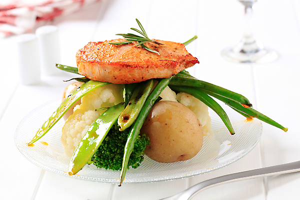 포토 JPG 해외이미지 접시 음식 채소 감자 건강 육류 돼지고기 요리 사람없음 식사 저녁식사 브로콜리 자르기 매움 점심식사 꼬투리 앙트레 절임 해외202004 해외202105 해외포토 식기 식재료 모션 맛 파일형식