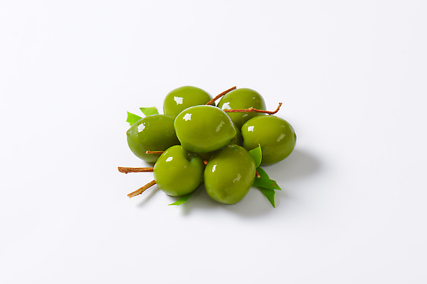 포토 JPG 해외이미지 스튜디오촬영 실내 사람없음 흰배경 올리브 올리브잎 올리브절임 해외202004 해외202105 해외포토 열매 백그라운드 잎 내부 흰색 절임 파일형식