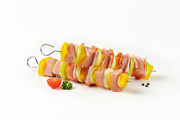 포토 JPG 해외이미지 채소 방울토마토 실내 돼지고기 사람없음 두개 흰배경 꼬치요리 통후추 해외202004 해외202105 해외포토 백그라운드 2 토마토 육류 요리 내부 흰색 꼬치 후추 파일형식