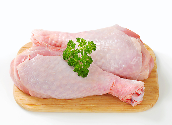 포토 JPG 해외이미지 스튜디오촬영 파슬리 생고기 사람없음 닭고기 신선 흰배경 날것 닭다리 나무도마 생닭 음식준비 해외202004 해외202105 해외포토 백그라운드 채소 도마 실내 육류 목재 흰색 닭 준비 파일형식