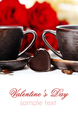 포토 JPG 해외이미지 실내 발렌타인데이 사랑 사람없음 아웃포커스 컵 장미 커피잔 컵받침 오브젝트 해외202004 해외포토 식기 꽃 감정 커피 데이이벤트 잔 촬영기법 내부 받침대 파일형식