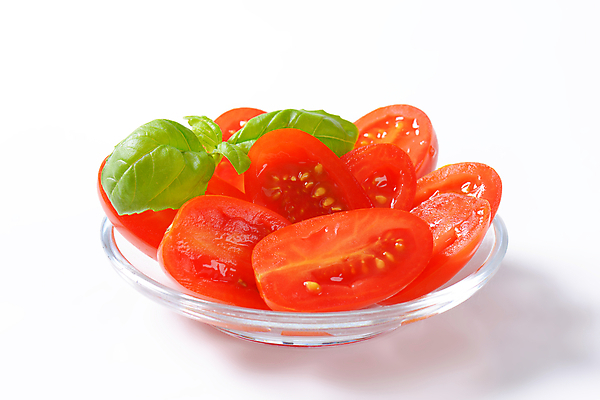 포토 JPG 해외이미지 접시 음식 토마토 채소 유리 건강 사람없음 빨간색 신선 그룹 횡단보도 작음 흰배경 유기농 반쪽 날것 생식 숙성 해외202004 해외202105 해외포토 식기 웰빙 컬러 백그라운드 재질 흰색 보행로 크기 파일형식