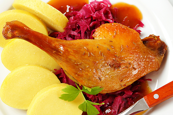 포토 JPG 해외이미지 접시 음식 오리 육류 요리 사람없음 식사 저녁식사 굽기 묘사 양배추 슬라이스 머리위 경단 메인요리 무생채 핸드메이드 해외202004 해외202105 해외포토 식기 채소 식재료 조류 구이 파일형식