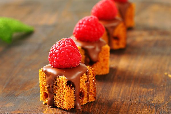 포토 JPG 해외이미지 사람없음 산딸기 초코시럽 진저쿠키 해외202004 해외202105 해외포토 과일 쿠키 초콜릿 시럽 파일형식