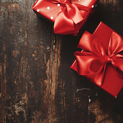 포토 JPG 해외이미지 리본 실내 발렌타인데이 사랑 사람없음 선물상자 오브젝트 나무바닥 해외202004 해외포토 감정 데이이벤트 바닥 선물 내부 상자 파일형식