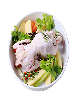포토 JPG 해외이미지 감자 실내 파슬리 생고기 사람없음 닭고기 당근 신선 흰배경 담기 날것 파 로즈메리 생닭 통후추 해외202004 해외202105 해외포토 백그라운드 채소 모션 뿌리채소 육류 내부 흰색 닭 허브 후추 파일형식