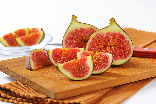 포토 JPG 해외이미지 스튜디오촬영 음식 조각 과일 디저트 도마 씨앗 사람없음 목재 빨간색 보라색 신선 그룹 칼 달콤 맛 자르기 유기농 날것 무화과 숙성 이국적 맛있는 해외202004 해외202105 해외포토 나무 식물 웰빙 컬러 컨셉 재료 모션 주방용품 실내 파일형식