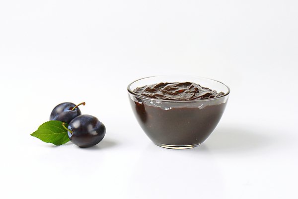 포토 JPG 해외이미지 스튜디오촬영 실내 사람없음 흰배경 유리그릇 과일잼 서양자두 해외202004 해외202105 해외포토 그릇 백그라운드 유리 내부 흰색 잼 파일형식