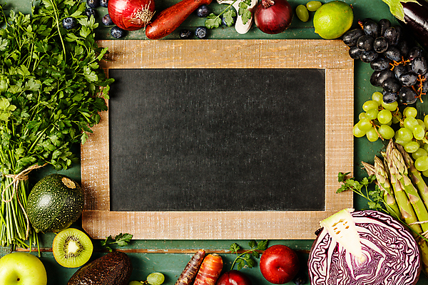 포토 JPG 해외이미지 채소 포도 실내 키위 사람없음 칠판 청포도 아스파라거스 라임 적양배추 적양파 카피스페이스 해외202004 해외포토 과일 양파 내부 공백 양배추 파일형식