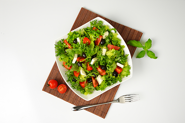 포토 JPG 해외이미지 음식 다이어트 토마토 채소 부분 방울토마토 반찬 치즈 건강 사람없음 식사 저녁식사 샐러드 신선 사발 상추 유기농 올리브 날것 머리위 점심식사 루꼴라 반주 입가심 저지방 페타치즈 해외202004 해외202105 해외포토 웰빙 열매 유제품 사기그릇 기름_음식 파일형식