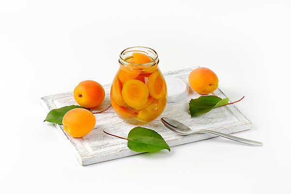 포토 JPG 해외이미지 스튜디오촬영 음식 디저트 사람없음 신선 항아리 달콤 흰배경 시럽 살구 해외202004 해외202105 해외포토 백그라운드 과일 실내 흰색 도자기 맛 파일형식