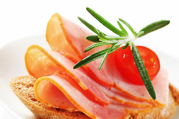 포토 JPG 해외이미지 접시 음식 빵 조각 토마토 샌드위치 건강 육류 사람없음 아침식사 묘사 햄 훈제 저지방 치유 해외202004 해외202105 해외포토 식기 채소 식재료 식사 기름_음식 파일형식