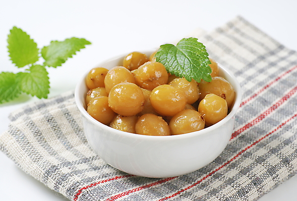 포토 JPG 해외이미지 스튜디오촬영 열매 음식 과일 부분 사람없음 사발 피클 통조림 흙더미 구스베리 해외202004 해외202105 해외포토 식물 실내 흙 사기그릇 절임 파일형식 더미