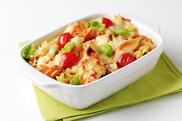 포토 JPG 해외이미지 스튜디오촬영 음식 토마토 치즈 파스타 요리 사람없음 인스턴트 바질 직사각형 그라탱 백자 캐서롤 해외202004 해외202105 해외포토 도형 채소 유제품 서양음식 실내 도자기 용기_그릇 파일형식