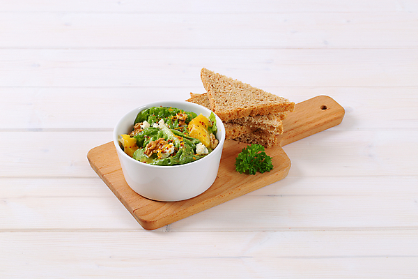 포토 JPG 해외이미지 스튜디오촬영 음식 빵 조각 채소 오렌지 부분 반찬 치즈 도마 건강 사람없음 목재 샐러드 흰색 신선 사발 아침식사 가득함 흰배경 날것 호두 블루치즈 채식주의자 해외202004 해외202105 해외포토 나무 컬러 백그라운드 과일 재료 주방용품 유제품 실내 식사 견과류 사기그릇 채식 파일형식