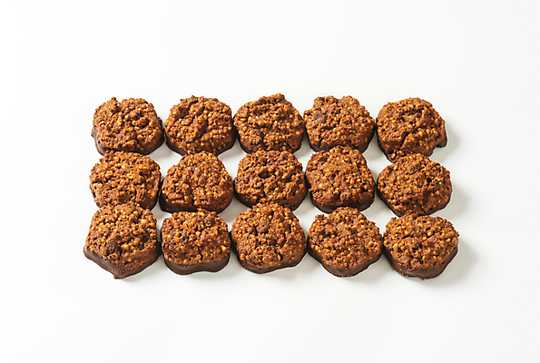 포토 JPG 해외이미지 스튜디오촬영 음식 디저트 건강 씨앗 사람없음 쿠키 케이크 초콜릿 견과류 대접 달콤 흰배경 유기농 카카오 퀴노아 핸드메이드 해외202004 해외202105 해외포토 식물 웰빙 백그라운드 곡류 실내 흰색 맛 파일형식