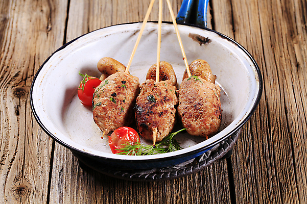 포토 JPG 해외이미지 방울토마토 실내 사람없음 프라이팬 미트볼 꼬치요리 나무배경 해외202004 해외202105 해외포토 음식 백그라운드 토마토 주방용품 요리 내부 꼬치 파일형식