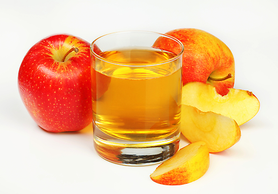 포토 JPG 해외이미지 스튜디오촬영 잔 실내 사람없음 사과 흰배경 사과조각 사과주스 해외202004 해외202105 해외포토 식기 백그라운드 과일 내부 흰색 과일주스 파일형식