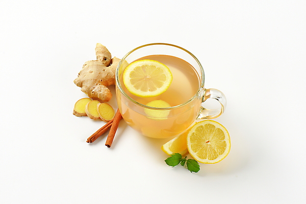 포토 JPG 해외이미지 잔 실내 사람없음 레몬 흰배경 슬라이스 생강 생강차 시나몬스틱 해외202004 해외202105 해외포토 식기 백그라운드 채소 과일 내부 차_음료 흰색 시나몬 파일형식