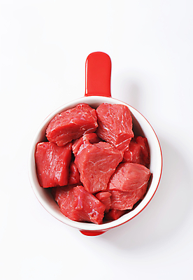 포토 JPG 해외이미지 실내 생고기 사람없음 하이앵글 소고기 냄비 흰배경 해외202004 해외202105 해외포토 뷰포인트 백그라운드 육류 내부 흰색 솥 파일형식