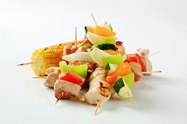 포토 JPG 해외이미지 채소 양파 실내 돼지고기 사람없음 닭고기 흰배경 구운옥수수 꼬치요리 옥수수구이 주키니 해외202004 해외202105 해외포토 백그라운드 육류 옥수수 요리 내부 흰색 꼬치 구이 파일형식